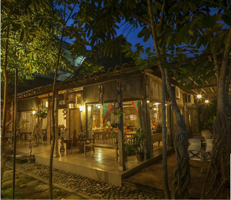 Rumah Batu Boutique Hotel Solo Esterno foto
