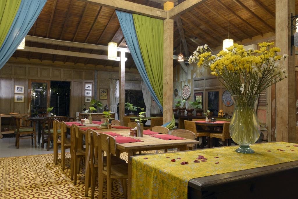 Rumah Batu Boutique Hotel Solo Esterno foto